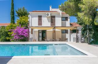 Seaside family friendly house with a swimming pool Arbanija, Ciovo - 24430 - 8