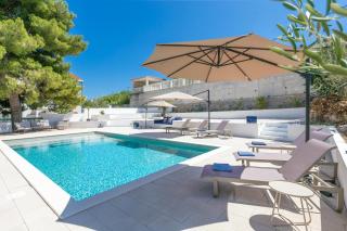 Seaside family friendly house with a swimming pool Arbanija, Ciovo - 24430 - 4