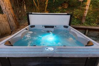 Lewis Creek Hideaway- Hot Tub/EV/Pool Table/Historic - 8