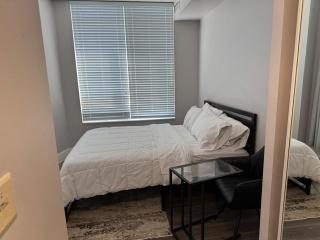 Stylish 2BR Suite by Square One - Mississauga - 7