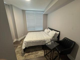 Stylish 2BR Suite by Square One - Mississauga - 4