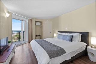 Double Palms by StayMareni - Oceanfront Suite - 8