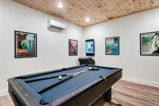 Cozy Retreat Luxurious stay with Pool & Hot Tub - 8