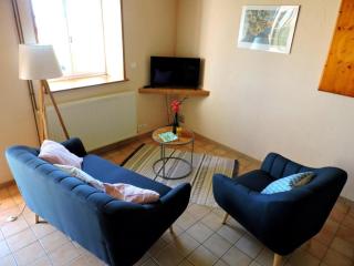 Charmant Gîte avec Jardin Privatif, Proche Montbrison, Équipé Moderne et Confort Total - FR-1-496-117 - Pralong - 8