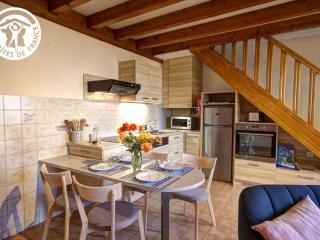 Gîte Les Hortensias à Pralong - Charme et Confort pour 4 Pers avec Internet - FR-1-496-117 - 7