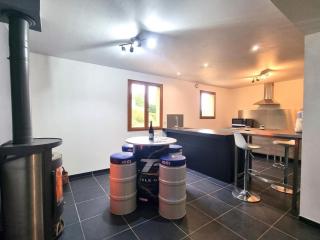 Gîte 80m² avec jardin privatif, garage pour motos, à proximité des sentiers de randonnée et circuits VTT. - FR-1-496-319 - Véranne - 5