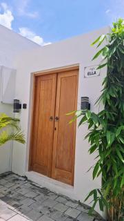 Tropical Chic Villa with Pool and Rooftop Canggu Area - Tumbak Bayuh - 9