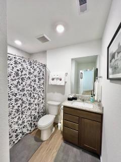 GIG 'EM LANE - 3 Bed, 2 Bath Home - College Station - 4