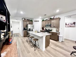 GIG 'EM LANE - 3 Bed, 2 Bath Home - College Station - 1