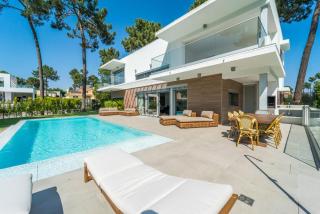 Luxury 4BR Villa w/ Pool & Cinema Golf | By Airnest - Aroeira - 9