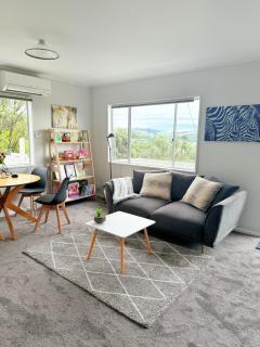 Wellington Family Stay Renovated 2BR with Scenic Views - Wellington - 0