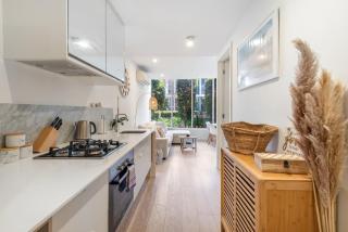 Brighton 1-Bed Apartment with Balcony & Parking - Melbourne - 8