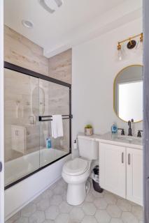 North Tabor 2BR - Gym - Gourmet Kitchen - 3