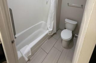 Econo Lodge - Bryan - 6