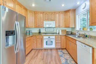 Gateway to Yosemite Group-Friendly Groveland Home - 2