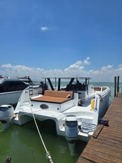 Barco privado de lujo para tu familia y amigos en Cancun-isla mujeres - 1