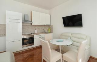 Nice Apartment In Lovran With Wifi - 2