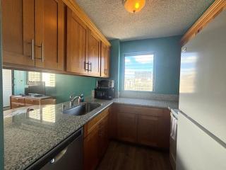 Royal Kuhio 1705 - Spacious Corner Unit with Stunning Mountain Views in the Heart of Waikiki! - Honolulu - 5