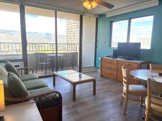 Royal Kuhio 1705 - Spacious Corner Unit with Stunning Mountain Views in the Heart of Waikiki! - 6