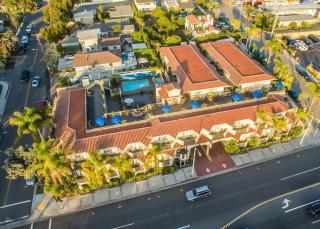 Laguna Brisas - A Beach Hotel - 2