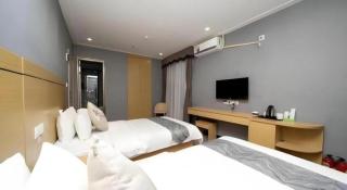 Ying Feng Yuan Hotel - 1