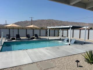 Joshua Tree Poolside Escape! - Twentynine Palms - 3