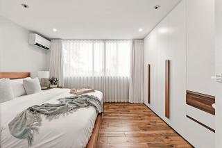 Bondi Breeze Apartment - 8