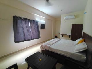 Hotel O Shabari Heights Luxury Abode A/C Rooms - Hyderabad - 5