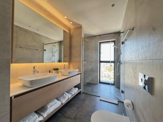 SkyHigh Park View Living - 1