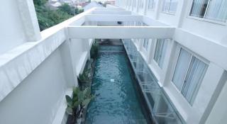 Megaland Hotel Solo - 8