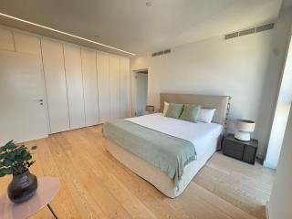 SkyHigh Park View Living - 2