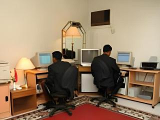 Hotel De Crystal Crown - 4