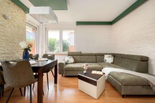 2-Bedroom Air-Conditioned Apartment with Balcony in Wroclaw by Noclegi Renters - 0