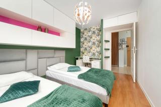 2-Bedroom Air-Conditioned Apartment with Balcony in Wroclaw by Noclegi Renters - Wroclaw - 8