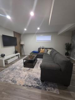 Stylish, Fully furnished Brand-New suite - Regina - 9