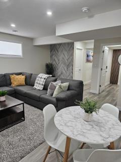 Stylish, Fully furnished Brand-New suite - Regina - 6