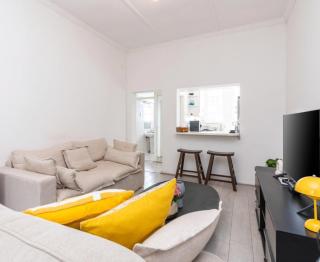 Modern 1-Bedroom Apartment in Prime Maarif Casablanca - 5