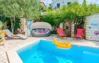 Cozy Home In Maslenica With Kitchen - 2