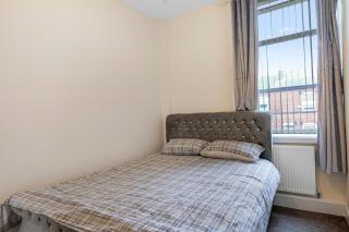 Relax in Comfort 3BR Home for 6 with Full Kitchen, Lounge, Large Bath - 8