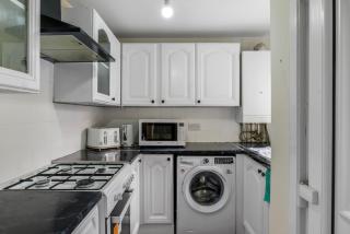 Relax in Comfort 3BR Home for 6 with Full Kitchen, Lounge, Large Bath - 5