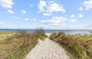 1 Bedroom Beach Front Apartment In Altenkirchen - Altenkirchen - 4