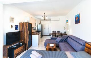 1 Bedroom Lovely Apartment In Sutivan - 2