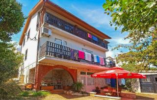 Stunning Apartment In Premantura - 7