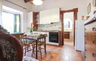 Gorgeous Apartment In Serramezzana With Wifi - 8