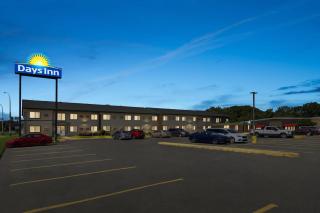 Days Inn by Wyndham Winona - 5
