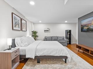 Contemporary Lux Pad Patio - 4