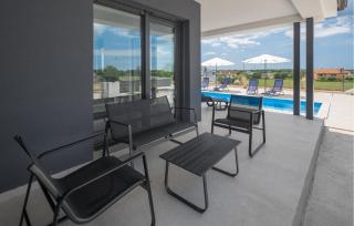 Gorgeous Home In Zminj - 2