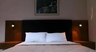 Augusta Hotel & Glamping Sukabumi - Sukabumi - 3