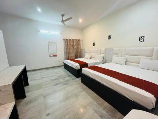 Hotel Taj Signature - 4