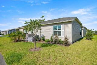 Cozy 2BR in The Villages With BBQ and 4 Seaters Golfcart King Bed - 9